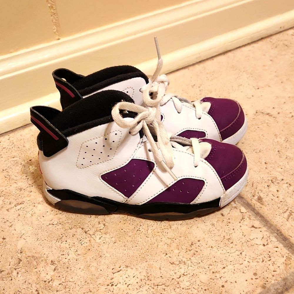 Nike Air Jordan Retro 6 645127-127 Kids White & Grape Purple Size 10C